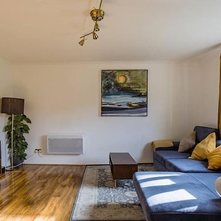 Bright &Spacious One Bedroom Flat Off Canary Wharf Лондон Экстерьер фото