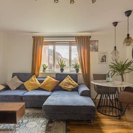 Bright &Spacious One Bedroom Flat Off Canary Wharf Лондон Экстерьер фото