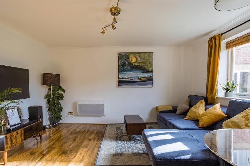 Bright &Spacious One Bedroom Flat Off Canary Wharf Лондон Экстерьер фото