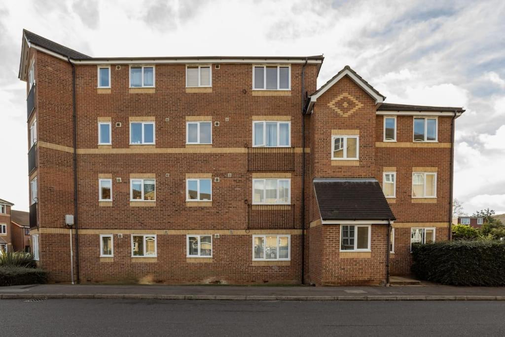 Bright &Spacious One Bedroom Flat Off Canary Wharf Лондон Экстерьер фото