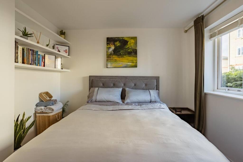 Bright &Spacious One Bedroom Flat Off Canary Wharf Лондон Экстерьер фото
